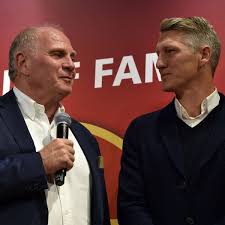 Bastian schweinsteiger first hit the spotlight on the international scene at the 2006 fifa world cup™ on home soil. Bastian Schweinsteiger Uli Hoeness Mit Emotionaler Anekdote Hat Mich Vom Bett Rausgehauen Fc Bayern