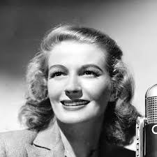 Danielle Knowlton's Instagram, Twitter & Facebook