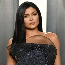 Forbes afișează valoarea netă a lui kim kardashian în anul 2015, la o valoare de 52 de dolari. Kardashians Net Worth How Much Money Do The Kardashians Make