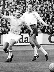 En juin 2005, il signe pour malmö ff afin d'aider le club suédois à se qualifier pour la ligue des champions, litmanen se blesse rapidement et joue peu pour ses nouvelles couleurs. Patrik Andersson Biography Swedish Footballer Pantheon