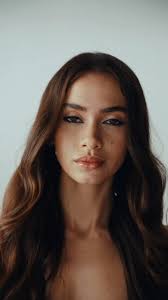 Summer is here, and we caught up with InStyle Australia's Executive Editor  and beauty buff, Laura Agnew, to learn her top beauty essentials for the  season. From lightweight formulas to long-lasting products