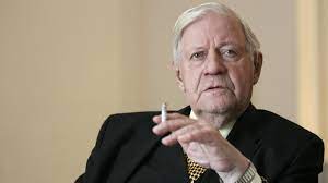 Nach dem chinesischen horoskop kam er im jahr des pferdes (element wann ist schmidt gestorben? Das Leben Von Altkanzler Helmut Schmidt In Bildern Bilder Fotos Welt