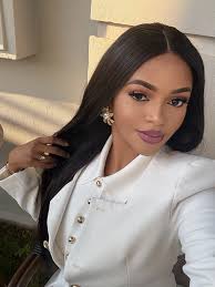 Watch me grow, glow, and glow-up one smile at a time.🥰 📸 @chizimapicha  MUA @tinnah_touch 👗 @susu_collection Hair @wedding_waves_by_jojo_