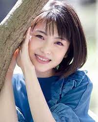 pin on 浜辺美波