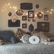18 Examples Of Dorm Residents Absolutely Nailing Small Space Living Cool Dorm Rooms Dorm Room Decor Vintage Dorm Decor