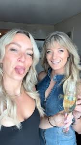 🍳 I bet you've driven by this place 100s of times 🍞 ✨ Make sure you're  following @2girls1milehigh for more of Denver's Best ✨ @dozensdenver  definitely has some history! This family owned