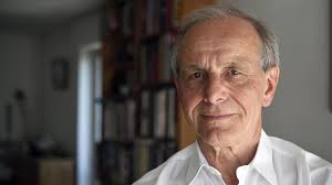 Axel kahn est surtout connu du grand public pour la vulgarisation scientifique qu'il fait depuis de nombreuses années et ses prises de positions sur certaines questions éthiques et philosophiques. Video Axel Kahn Ce Qui Est Dangereux C Est Le Virus Pas Le Vaccin