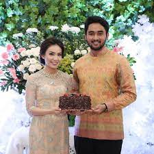 Episode kali ini adalah cara menghias pakaian dalam menjadi bunga atau membuat hantaran lingerie. Inspirasi Baju Lamaran Buat Cowok Ternyata Banyak Juga Macamnya
