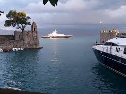 Jun 19, 2021 · τα βλέμματα από όλες τις γωνίες της σκιάθου μαγνητίζει η υπερπολυτελής θαλαμηγός του σεΐχη του κατάρ χαμάντ μπιν τζασίμ μπιν τζαμπέρ αλ θάνι, η οποία μάλιστα συγκαταλέγεται ανάμεσα στις έξι μεγαλύτερες του κόσμου. Ayto Einai To Mega Yacht Al Mirqab Toy Seixh Toy Katar Poy Hr8e Sth Naypakto Eikones