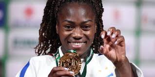 −63 kg ağırlık bölümünde yarışarak 2013'te avrupa şampiyonluğunu, 2014'te dünya şampiyonluğunu ve 2016'da olimpiyat gümüş madalyasını kazandı. Toutes Les Infos Sport Page 61