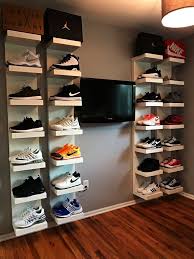 3 of the lack spine shelves were delivered today, one of three boxes had exterior damage and several of the. Fabriquer Un Dressing Chaussures Dans Une Chambre A Coucher En Installant Des Etageres Ikea Lack Astuce Deco Dressing Dressing Fait Maison Idee Deco Dressing