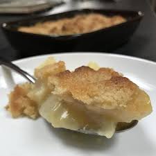 La Double Bonne Idee De Ce Crumble Est De Repondre A La Promesse Du Citron A La Fois Dans La Preparation Des Fruits Crumble Poires Recettes De Cuisine Crumble