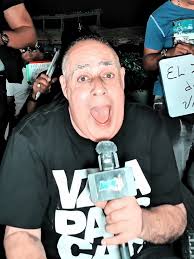 Papel y lápiz en el set de José Papo Rivera