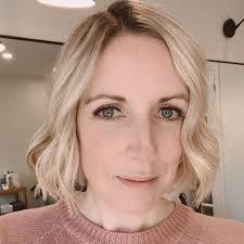 Aimee Morrow's Instagram, Twitter & Facebook