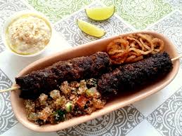 Kafta No Palito Bolinho Arabe Libanes De Carne Moida Com Especiarias Cozinhando Para 2 Ou 1