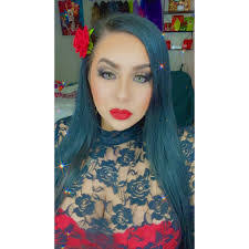 Jessie Bee's Instagram, Twitter & Facebook