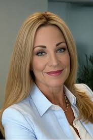 Donna Gomes, Real Estate Agent
