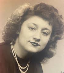 Alyssa Dailey's Instagram, Twitter & Facebook