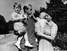 Il principe filippo, consorte quasi centenario della regina elisabetta , è stato ricoverato oggi in un ospedale di londra dopo un malessere di natura al momento imprecisata. Regina Elisabetta E Il Principe Filippo Foto L Amore Non Ha Eta Amica