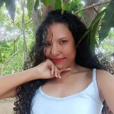 Para los que se quejan de que solo les aparecen fotos de mujeres 🔥,  recuerden que Threads muestra contenido basado en sus intereses e  interacciones. Si en Instagram te dedicas a ver