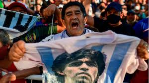 Maradona wird noch am donnerstag vor den toren der argentinischen hauptstadt buenos aires. Maradona Konnte Uns An Unserem Eigenen Tod Zweifeln Lassen Presseschau Stern De