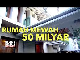 Setahun setelah perceraian dengan faisal harris, kini sarita abdul mukti telah pindah ke hunain baru. Room Tour Rumah 5o Milyar Milik Sarita Youtube
