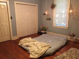 Why We Sleep On The Floor Japanese Style Bed Japanese Style Bed Japanese Style Bedroom Minimalist Bed