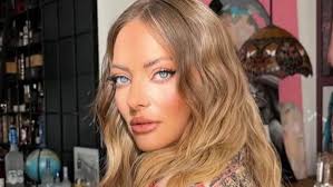 Iulia Albu regretă că și-a schimbat numele de familie după căsătoria cu  Mihai Albu! Ce nume va purta dacă se căsătorește cu Mike?