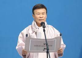 김 회장은 지난해 75주년 광복절 축사에서 애국가와. ê¹€ì›ì›… ì´ˆëŒ€ 21ëŒ€ ìœ¡ì°¸ì´ìž¥ ì¼ì œ ë¹Œë¶™ì–´ ë…ë¦½êµ° í† ë²Œ ë…¼ëž€ ì¤'ì•™ì¼ë³´