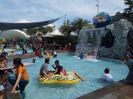 Ini menjadikan geulis hotel bandung cocok sebagai penginapan bagi keluarga. 13 Kolam Renang Di Bandung Info Lokasi Harga Tiket Dan Jam Buka Tutup