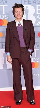 Harry styles and gemma chan will star in olivia wilde's new movie 'don't worry darling' don't worry darling is a psychological thriller set in the 1950s, and will center around an unhappy housewife who begins noticing strange occurrences. Olivia Wilde Reveals She S Back Filming With Boyfriend Harry Styles On Their Movie Daily Mail Online