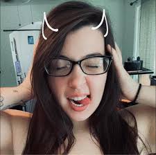 How to get a bearded dragon to eat vegetables and fruits and stay hydrated?