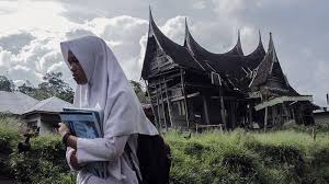 Tentunya gambar kartun ini dibuat manual oleh manusia. Nasib Rumah Gadang Pusaka Adat Yang Kini Tak Lagi Sebesar Namanya Halaman All Tribun Jogja