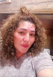 Recuerdas a esa persona que te causó daño sin razón aparente? ¿A esa  persona que no pudo verte brillar porque le carcomió la envidia? ¿A quien  te puso en mal y fingió