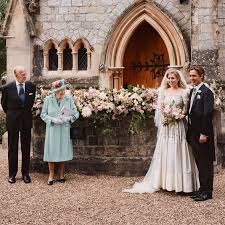 When alencon and myself were down together, i plucked this glove from his helm … Princess Beatrice Wedding Royal Makes Sweet Nod To The Queen With Tiara Choice The Projects World