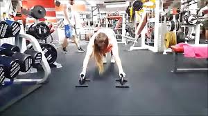 The skimpier option even come with a little curtain that you can wear if you want to hide the toe and then flash it when the. Fitness Girl Having A Camel Toe In The Gym Bubbaporn Com