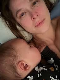 How does she find this more comfortable then her bed?🤦🏻‍♀️