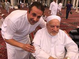 ماشاءالله على فضلية الاستاذ الدكتور أحمد عمر هاشم فتح الله عليه فتوح العارفين وجزاه الله خير الجزاء. Amr Ellissy On Twitter Ù…Ø¹ ÙØ¶ÙŠÙ„Ù‡ Ø§Ù„Ø¹Ø§Ù„Ù… Ø§Ù„Ø¬Ù„ÙŠÙ„ Ø¯ Ø£Ø­Ù…Ø¯ Ø¹Ù…Ø± Ù‡Ø§Ø´Ù… ÙÙŠ Ø±Ø­Ø§Ø¨ Ø§Ù„Ù…Ø³Ø¬Ø¯ Ø§Ù„Ù†Ø¨ÙˆÙŠ Ø§Ù„Ø´Ø±ÙŠÙ Karimabdelaziz Ø­Ø¬ Ù¡Ù¤Ù£Ù¨Ù‡Ù€ Ø­Ø¬ Ù¡Ù¤Ù£Ù¨ Ø§Ù„Ø­Ø±Ù… Ø§Ù„Ù…ÙƒÙŠ Https T Co Ybu9ehjzuk