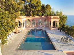 This luxurious house take its name from king leopold, who built it back in 1902 for his mistress blanche zélia joséphine delacroix. 8 Luxurious Villas From Around The World Interiorholic Com