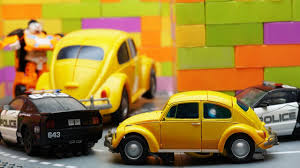 On the run in the year 1987, bumblebee finds refuge in a junkyard in a small californian beach town. Transformers Bumblebee Movie Animation Autobots Robot Truck Lego Prison Break Police Car Youtube
