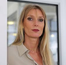 PORTRAIT D'ALUMNI : ANNE-ETIENNE REBOUL, ISG 94, CEO PECLERS PARIS A WPP  COMPANY; UN REGARD EXPERT ET AVISE SUR LE MARKETING DE LUXE ET MODES DE  CONSOMMATION !