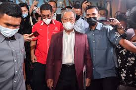 Tan sri muhyiddin yassin yang ketika ini sebagai presiden parti pribumi bersatu malaysia (ppbm) sebenarnya adalah anak kepada pendakwah tersohor di malaysia. Constitution Does Not Support Prolonged Muhyiddin Premiership Rajan Navaratnam Opinion The Vibes