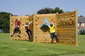 http www climbingwallsolutions com climbing walls traversing walls highfield primary school mur escalade mur d escalade maison terrain de jeux