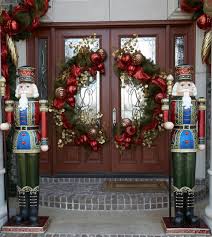 Last week i put the finishing touches on my front door, urns and entryway holiday decor and today i'm sharing all my christmas. Holiday Decorating Ideas For Your Entryway Mod Interiors