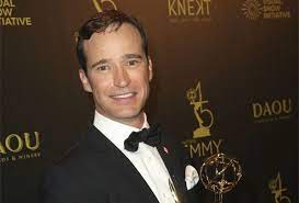 Mike richards and mayim bialik getty mike is a unique talent, at ease behind the podium and a double threat as producer and host. Jeopardy Host Mike Richards Sexist Comments Apologizes