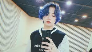 Bts' jungkook talks pressure of following up 'dynamite,' taking billie eilish inspiration for solo mixtape. Bts 10 Army Reactions To Jungkook S New Purple Hair Colour Otakukart