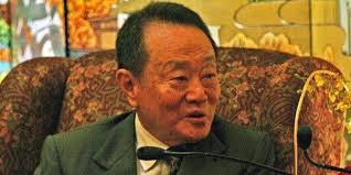 Leadership is a process whereby a leader or an executive can guide, direct and influence the employees and teams to develop future goals and stay focus and confidence when finding ways to accomplish specific goals and objectives in a given situation. Robert Kuok Complete Biography With Photos Videos