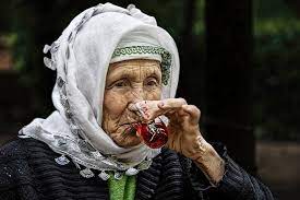 tutsam saclarindan gunesi dolasam sitemkar bakislarina versem yildizlari avucuna sarsam gok yuzunu bedenine degisir mi aklin fotograf poertre resimleri portre