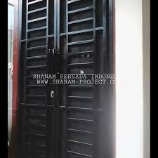Pada kali ini saya akan membagikan contoh model pagar tembok terbaru dan terlengkap 2015. Pintu Minimalis Dari Jasa Pintu Besi Minimalis Terbaru Untuk Rumah Anda
