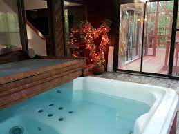 Luxury cabins (some pet friendly) with private hot tubs in a peaceful, family campground with a sparkling heated pool. Pocono House Cabin Rentals With Hot Tub Pocono Cabins Poconos House Rentals Rent Airbnb Vrbo Pennsylvania Mountain Cabins Houses Getaway Rental In Pa